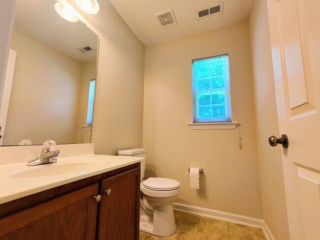 Building Photo - 4913 Lighthouse Ct