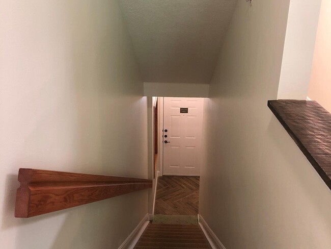 Building Photo - 2028 Alta Meadows Ln