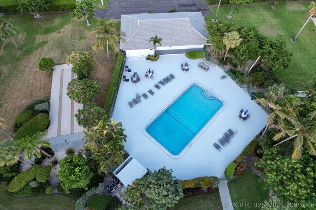 Building Photo - 2730 Banyan Rd