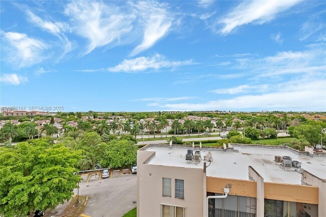 Building Photo - 9682 Fontainebleau Blvd