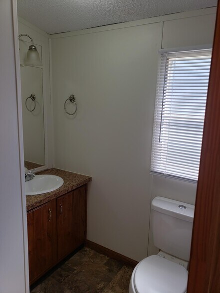 Building Photo - 205 Cross Dr