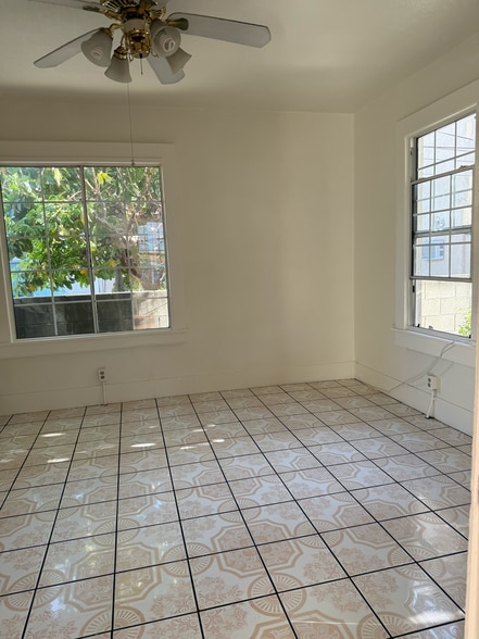 living room - 1216 Fedora St