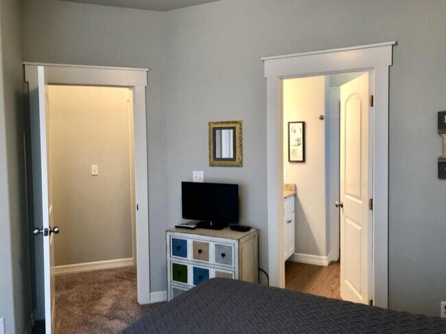 Building Photo - 104 Sailhouse