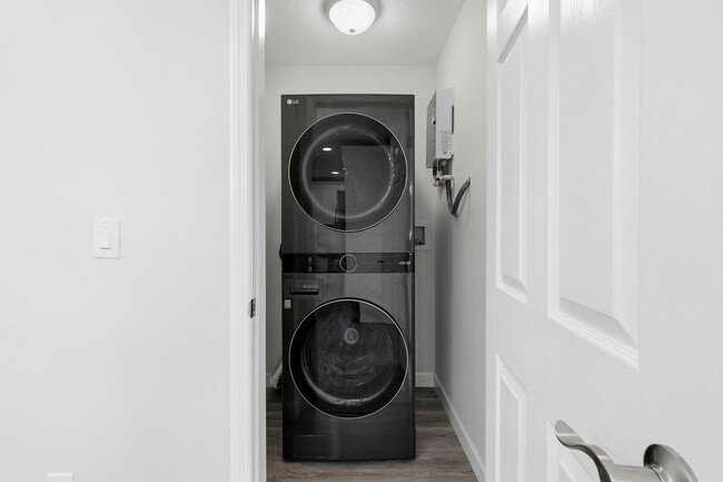 Building Photo - Section 8 Accepted! Beautiful Home in Largo - Spacious Backyard and Move-in ready! 3bed|2bath