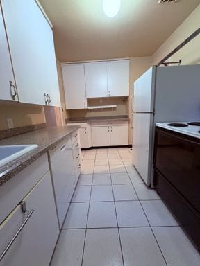 Building Photo - Treat Yourself to this Large Queen Anne Home!