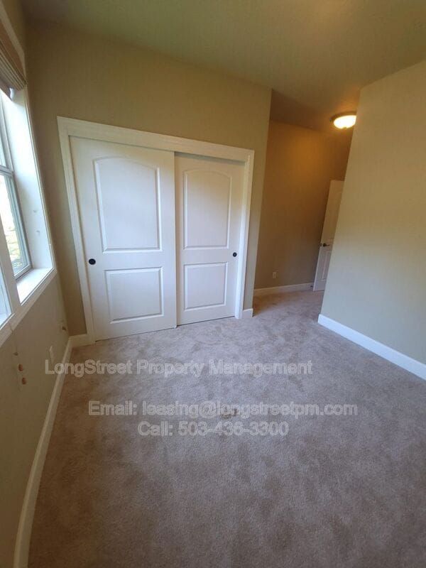 Building Photo - 9739 NW Henry Ct
