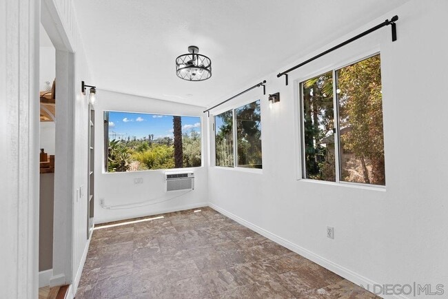 Building Photo - 10119 Grandview Dr