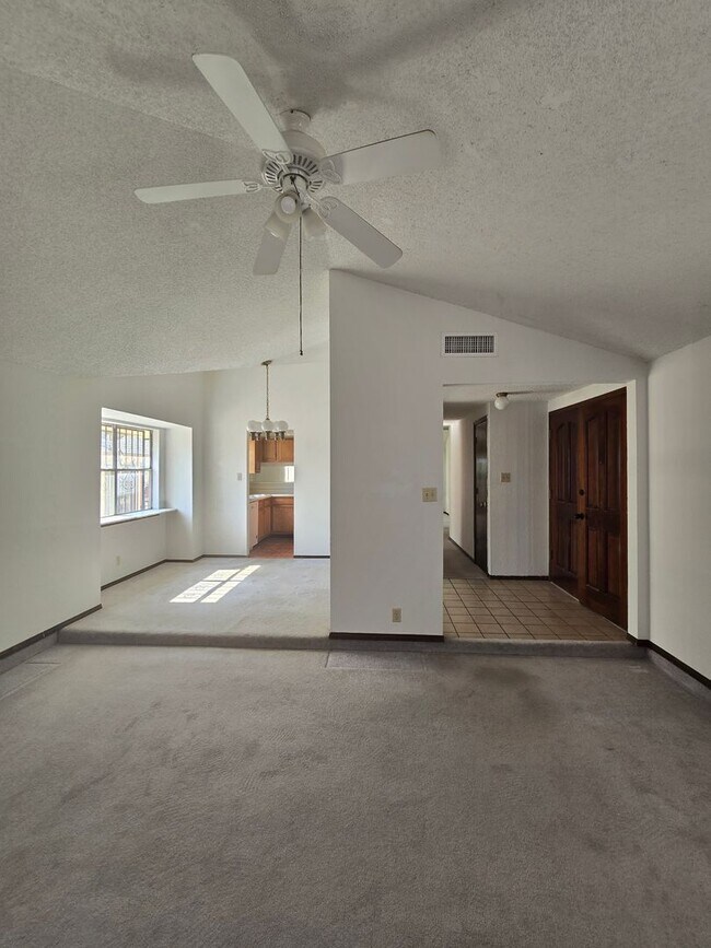 Building Photo - Northeast Home With Beautiful Mountain Views