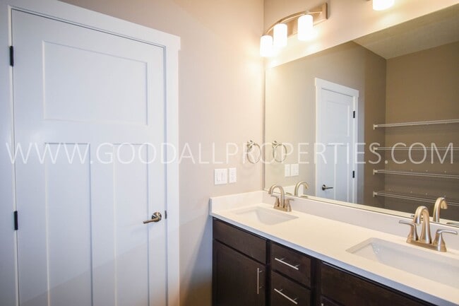 Building Photo - 4-Bedroom Ranch in Clive with Finished Basement & 3-Car Garage!