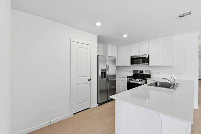 Building Photo - 26815 Rosebay Wds Dr