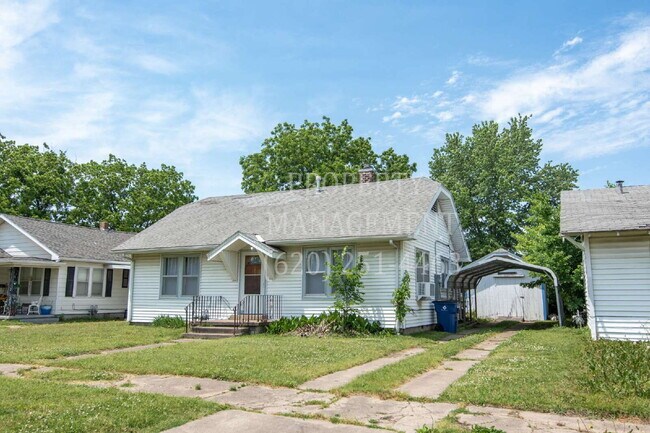 Building Photo - Cozy 2 Bed Home with Fireplace