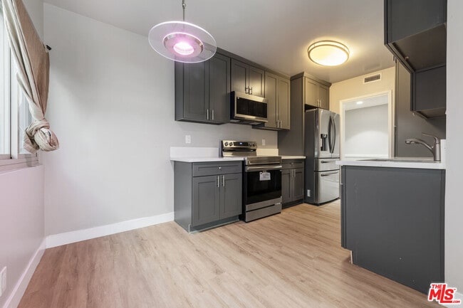 Building Photo - 3212 W 84th Pl