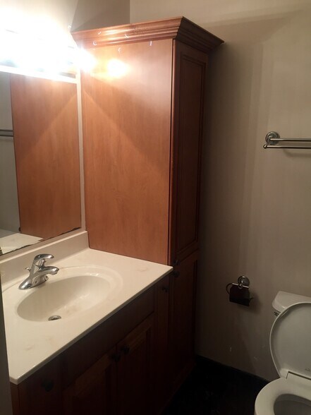 Building Photo - 211 E Ohio St