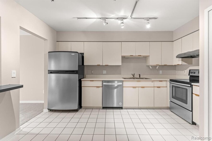 Building Photo - 644 Ashley Cir E