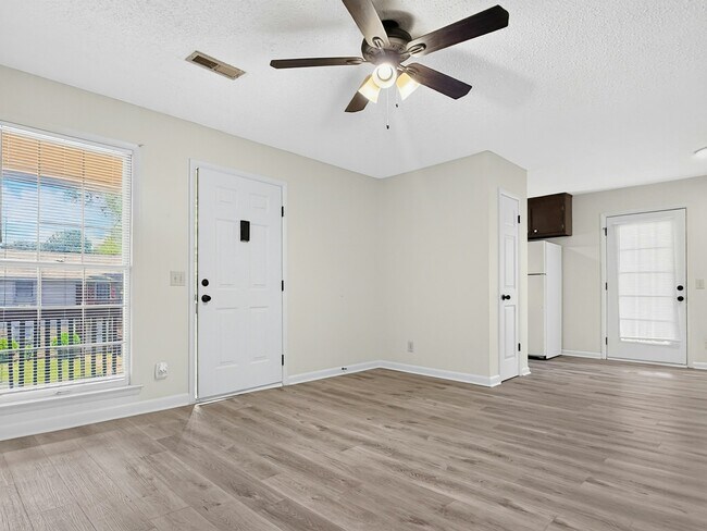 Building Photo - 6209 Friar Tuck Dr NW