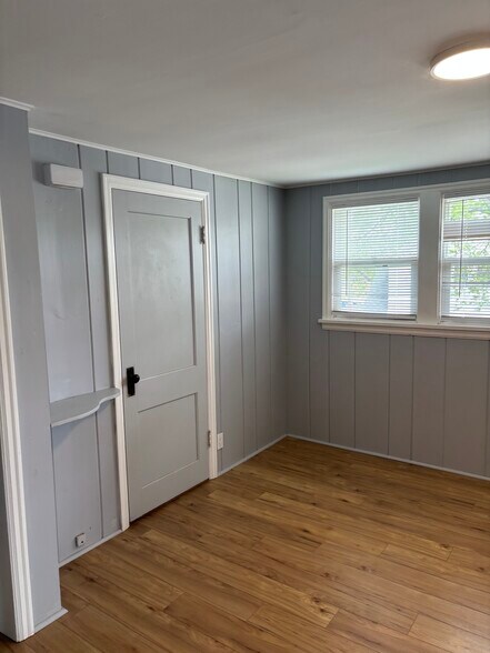 Building Photo - 210 1/2 Belden St