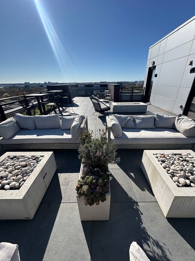 Building Photo - Gorgeous 2BD/2BA Corner Unit in the Heart of Navy Yard | Parking Included