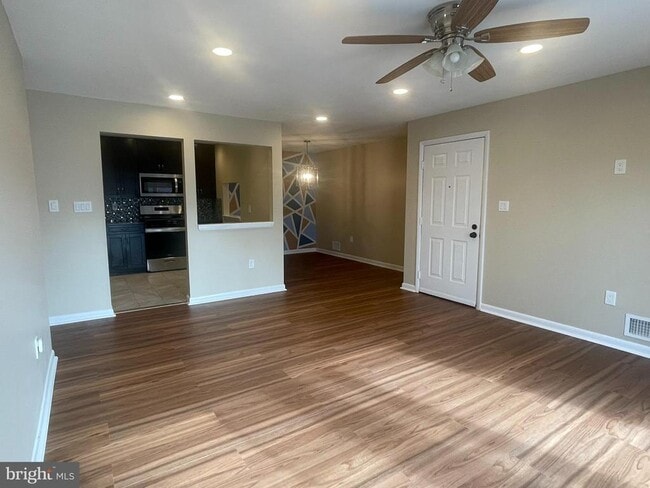 Building Photo - 81 Willow Ct