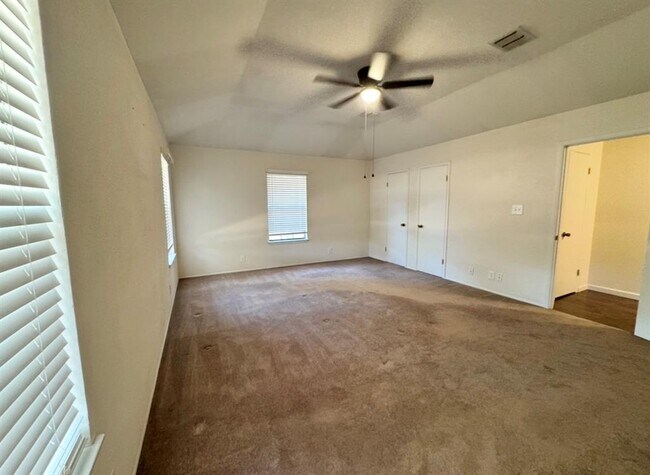 Building Photo - 124 Forest Dr