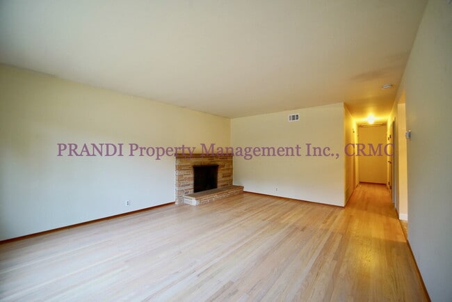 Building Photo - Terra Linda Home, 3-bedroom, 2-bath, singl...