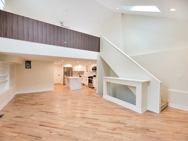 Primary Photo - 1346 N Artesian Ave