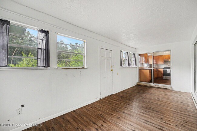 Building Photo - 2425 Heritage Dr