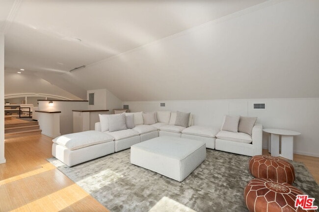 Building Photo - 802 Cochran Ave