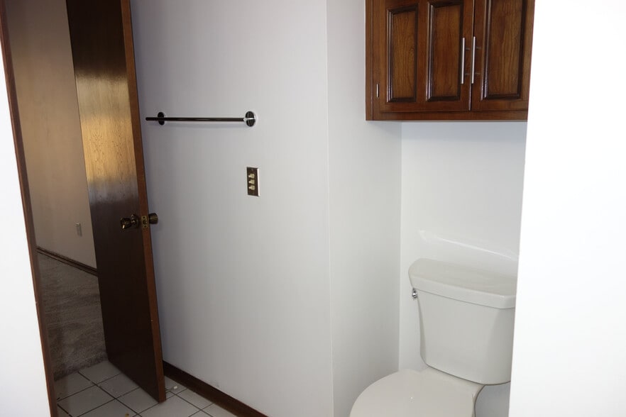 another shared bathroom view - 3324 E 73rd St