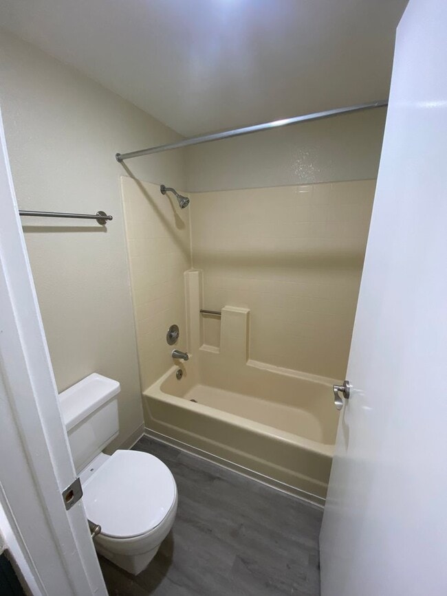 Building Photo - Amazing Condo Nestled in the Oakland Hills W/ Parking, Laundry & Patio!