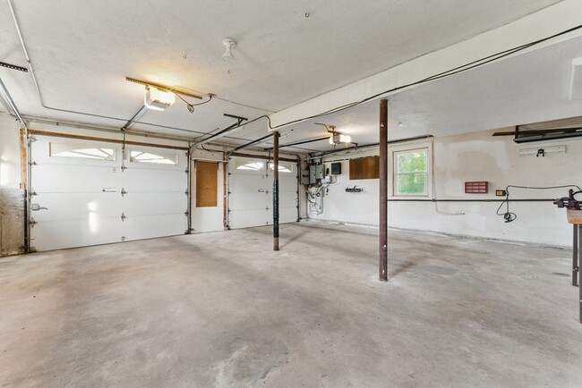 Building Photo - 121 Indian Meadow Dr