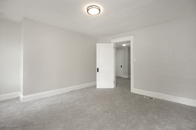 Building Photo - 15409 Grovewood Ave