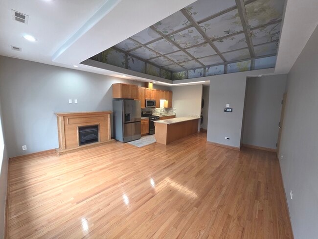 Building Photo - 3114 N Lincoln Ave