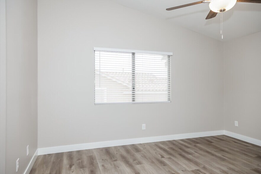 Building Photo - 2446 Cliffwood Dr