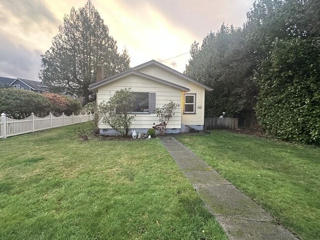 Primary Photo - 7951 Maple Ave SE