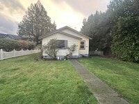 Building Photo - 7951 Maple Ave SE