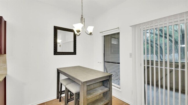 Building Photo - 9100 Mountain Ridge Dr