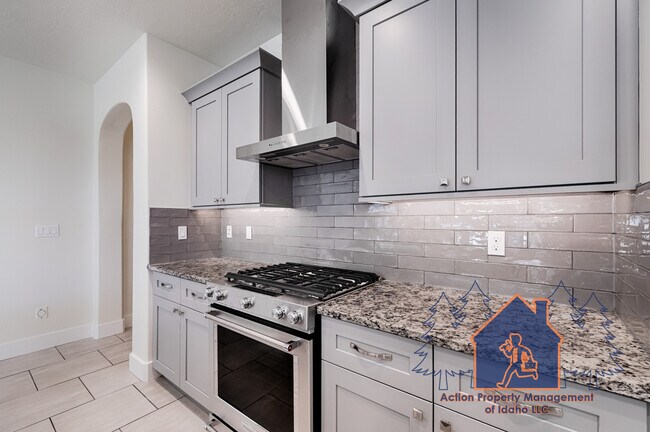 Building Photo - 2539 Bottle Brush Ave