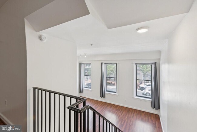Building Photo - 616 E St NW