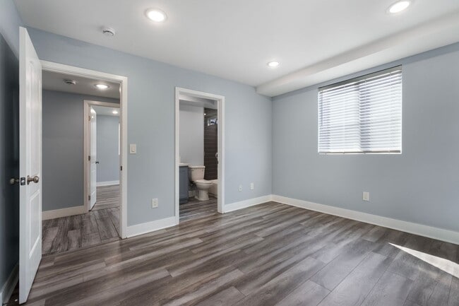 Building Photo - This beautiful and updated 4 Bed / 3 Bath apartment in a prime Boyle Heights location is now avai...