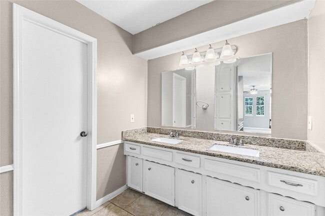Building Photo - 5718 Upper Lake Dr