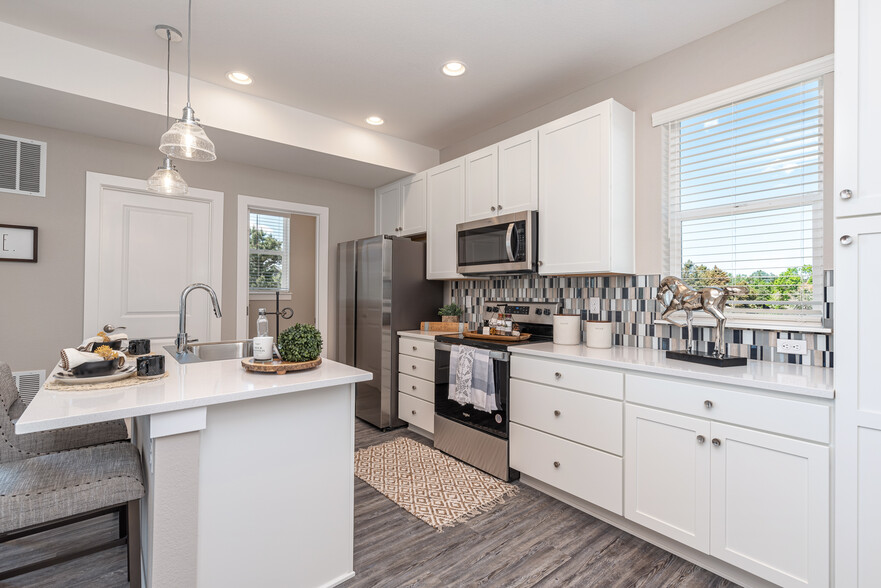 Kitchen - Honey Creek Townhomes