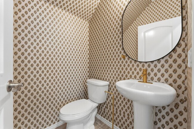 Building Photo - 1822 Calabasas Way