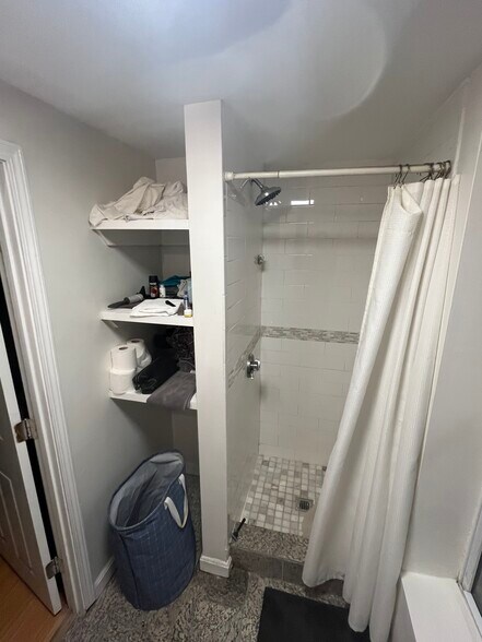 Building Photo - 28 Fleet St