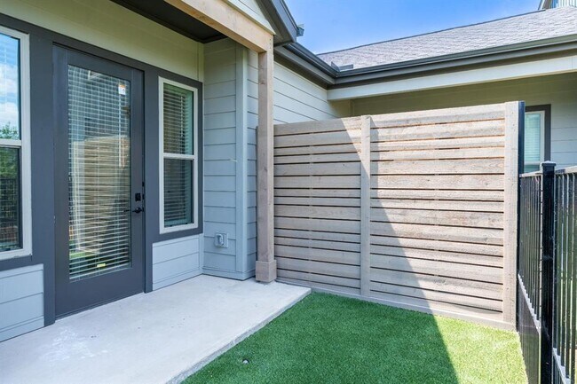 Building Photo - 1505A Crossbar Dr