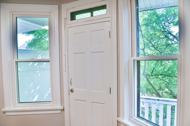 Building Photo - 4 Bedroom on Penn - Section 8 Approved