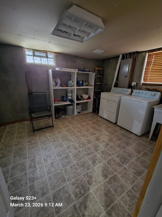 Building Photo - EDGEWOOD - SINGLE FAMILY RANCHER