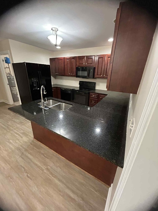 Building Photo - 324 Long St