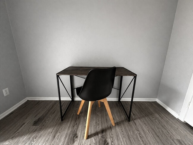 Building Photo - 505 N Rock Rd