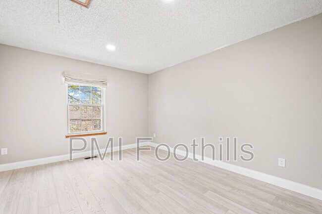 Building Photo - 2578 E Nichols Cir