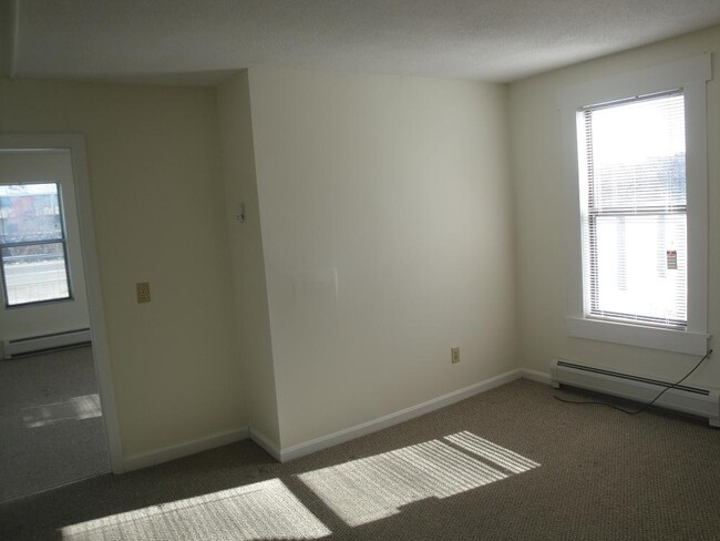 Building Photo - 191 Turner St